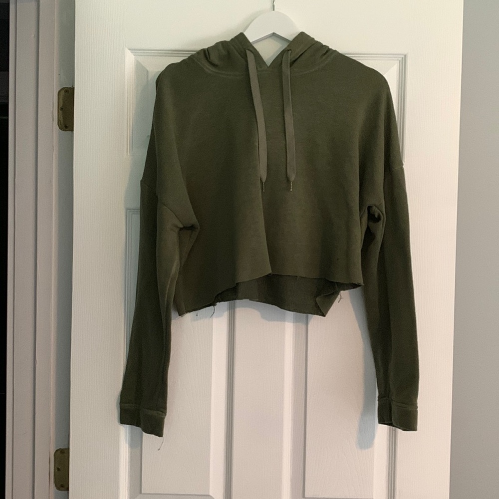 Rue 21 lightweight cropped hoodie size medium